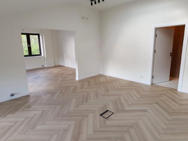 Wynajem lokal usługowy 21 m2 w Jelonce z parkingiem