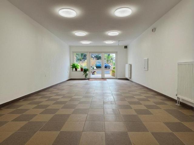 Wynajem lokalu 57 m² z witryną i zapleczem w Krzykach