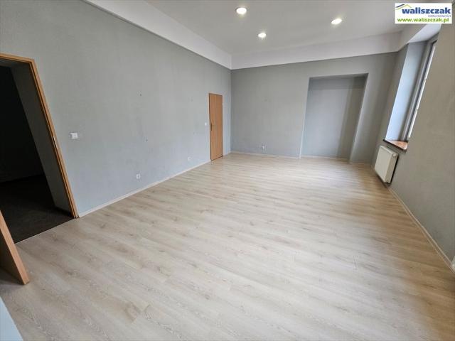 Wynajem lokalu 80m2 w centrum Piotrkowa – biuro, kancelaria