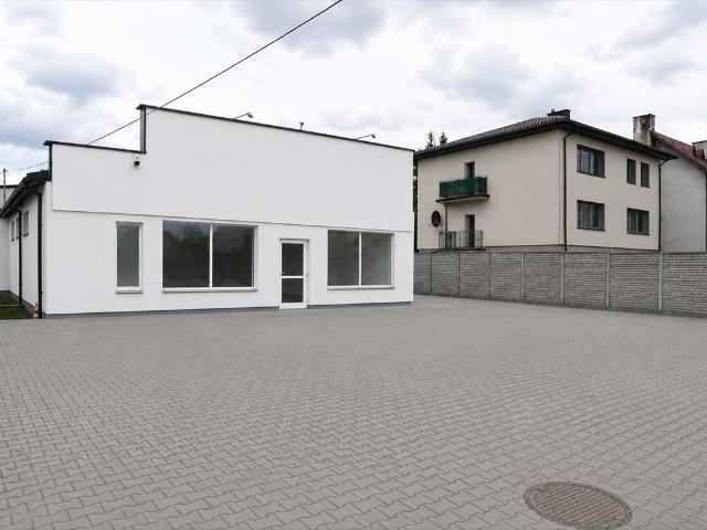 Wynajem pawilonu handlowo usługowego z dużym placem