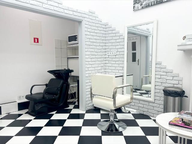 Na wynajem przestronny salon fryzjerski 18 m² w centrum Warszawy