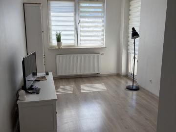 Wynajem 2 pokojowe mieszkanie z dużym balkonem i komórką