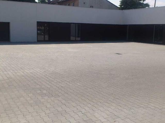 Wynajem 530 m² obiektu handlowo usługowego z parkingiem