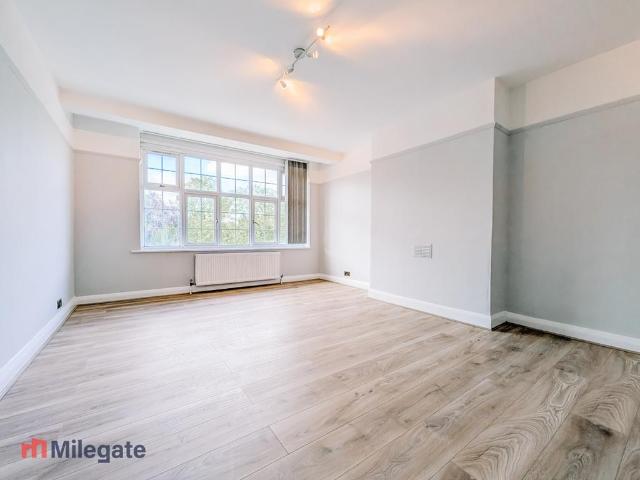 Wynash Gardens, Carshalton SM5 2 bed flat to rent £1,750 pcm £404 pw