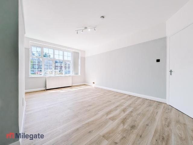 Wynash Gardens, Carshalton SM5 2 bed flat to rent £1,750 pcm £404 pw