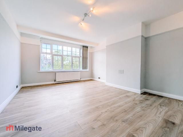 Wynash Gardens, Carshalton SM5, 2 bed flat to rent, £1,750 pcm | PrimeLocation
