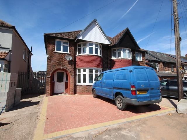 Wyndhurst Road, Birmingham B33, 3 bed semi detached house to rent, £1,550 pcm | PrimeLocation