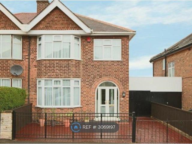 Wynndale Drive, Nottingham NG5, 3 bed semi detached house to rent, £1,500 pcm | PrimeLocation