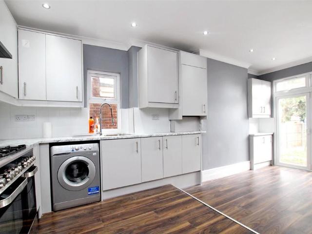 Wynndale Road, London 4 bed terraced house to rent £3,100 pcm £715 pw
