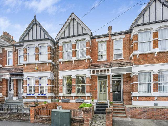 Wynndale Road, London E18, 3 bed property to rent, £3,200 pcm | PrimeLocation
