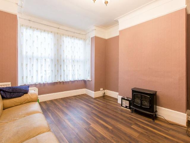 Wynndale Road, South Woodford, Church End, London E18, 4 bed property to rent, £3,100 pcm | PrimeLocation