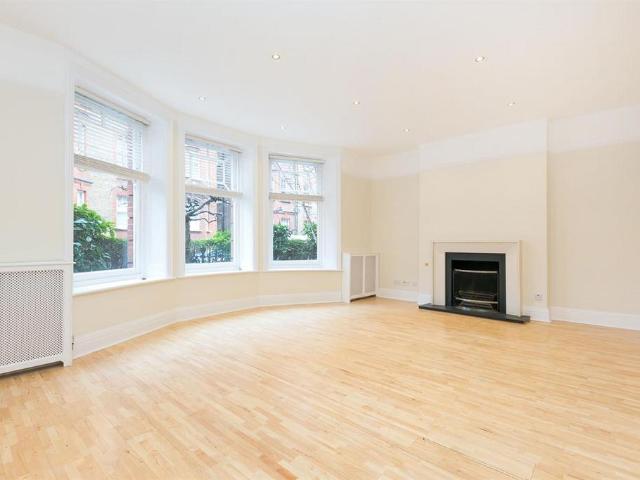 Wynnstay Gardens W8 4 bed flat to rent £7,800 pcm £1,800 pw