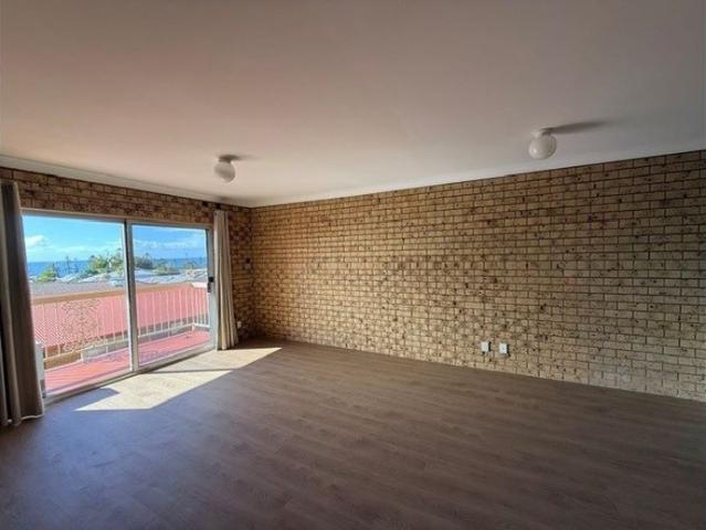WYNNUM CENTRAL TOP FLOOR APARTMENT BAY VIEWS