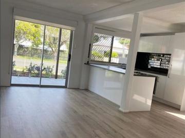 Wynnum Bay side Living Two Bedroom Apartment