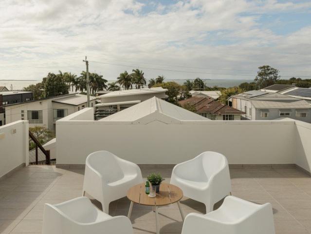 Wynnum Manly Terraces Lifestyle The Family Entertainer!