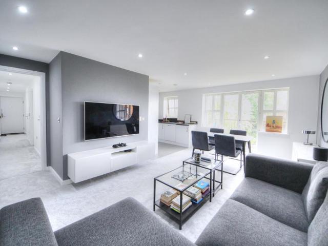 Wynsmere Court, Winchmore Hill, N21 2 bed flat to rent £2,250 pcm £519 pw