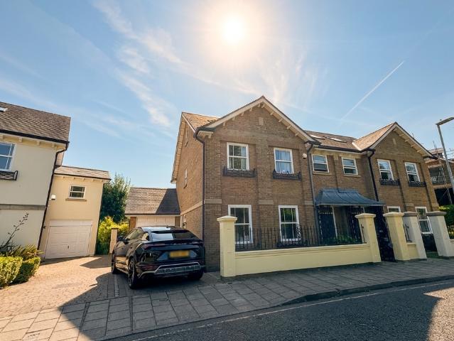 Wyatt Drive, Barnes, London SW13, 5 bed detached house to rent, £6,950 pcm | PrimeLocation