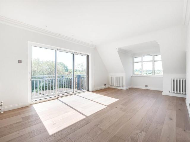 Wyatt Drive, London, SW13 3 bed apartment to rent £4,750 pcm £1,096 pw