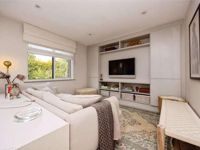 Wyatts Close, Godalming, GU7