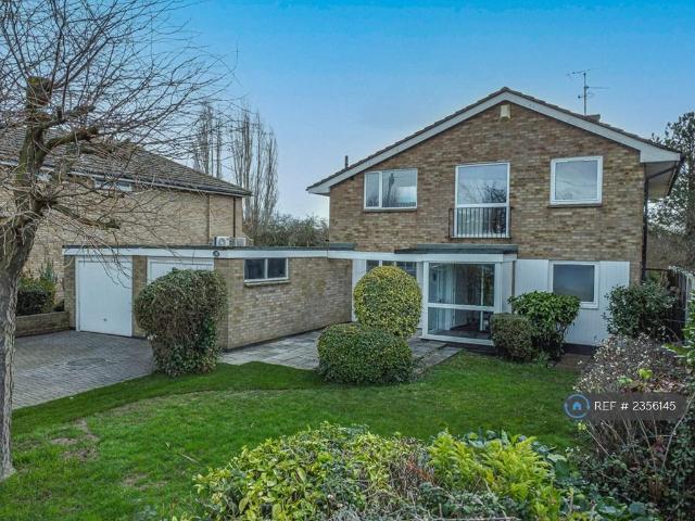 Wyatts Drive, Southend On Sea, SS1 5 bed detached house to rent £2,450 pcm £565 pw