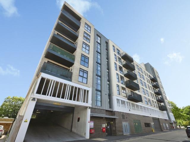Wych Elm, Harlow CM20, 1 bed flat to rent, £1,400 pcm | PrimeLocation