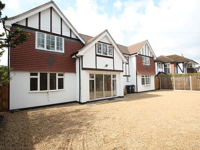 Wych Hill Lane, Woking GU22, 2 bed flat to rent, £1,600 pcm | PrimeLocation