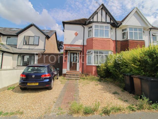 Wychwood Avenue, Luton LU2, 3 bed property to rent, £1,800 pcm | PrimeLocation