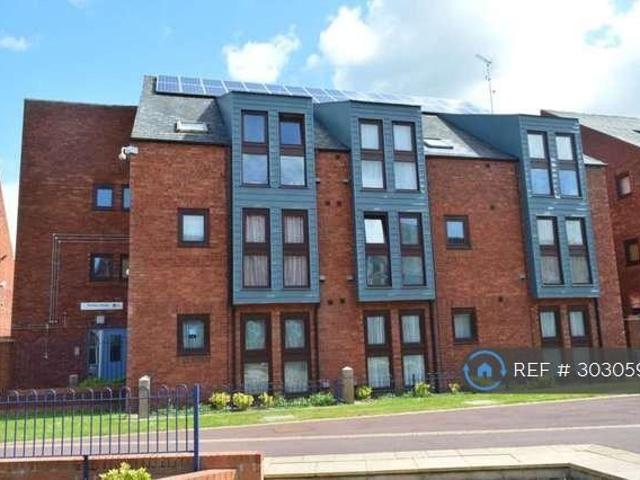 Wycliffe End, Aylesbury, HP19 2 bed flat to rent £1,400 pcm £323 pw