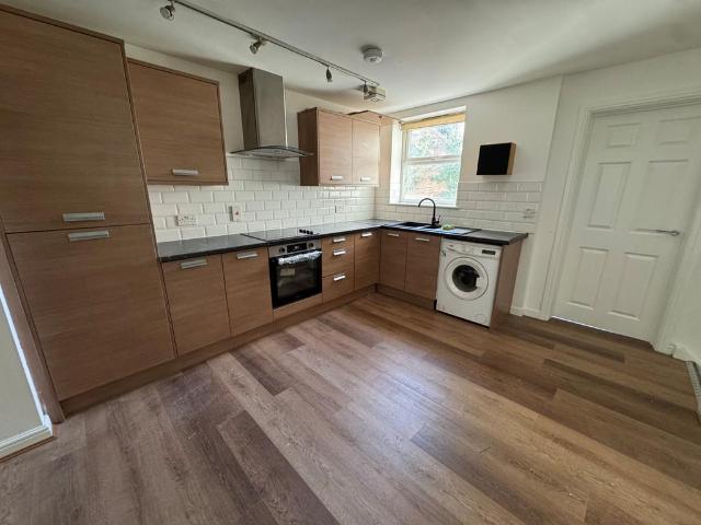 Wycliffe House, 584 Woodborough Road. 2 bed flat to rent £800 pcm £185 pw