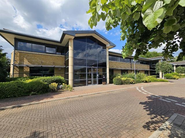 Wycombe Lane, Wooburn Green HP10, 1 bed flat to rent, £1,650 pcm | PrimeLocation