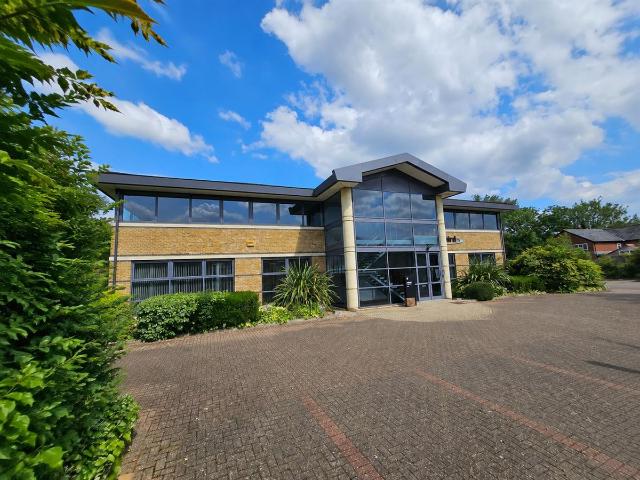 Wycombe Lane, Wooburn Green HP10, 1 bed flat to rent, £1,620 pcm | PrimeLocation