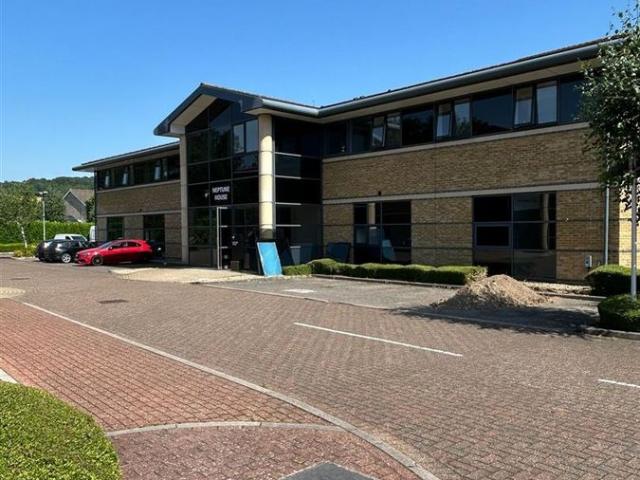 Wycombe Lane, Wooburn Green HP10, 2 bed flat to rent, £1,850 pcm | PrimeLocation