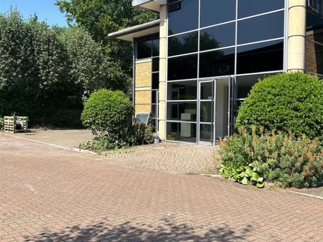 Wycombe Lane, Wooburn Green HP10, 2 bed flat to rent, £1,850 pcm | PrimeLocation