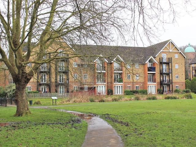 Wye Gardens, High Wycombe HP12, 2 bed flat to rent, £1,600 pcm | PrimeLocation