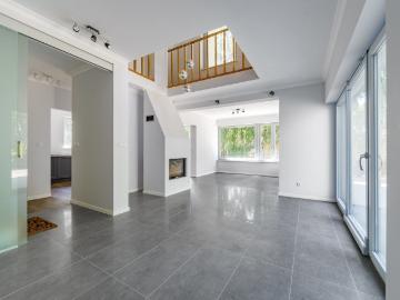 Elegancki dom 361 m2 z hiszpańskim klimatem w Wyględach