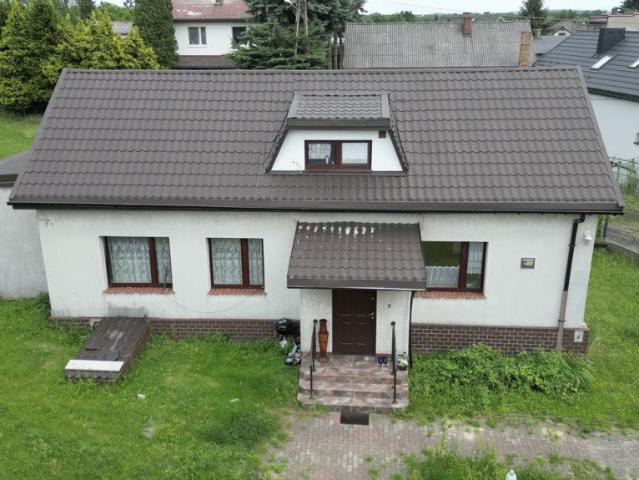 Dwupokoleniowa nieruchomość z 2 domami, dużą działką