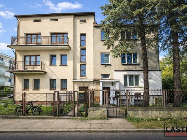Na sprzedaż inwestycyjny dom 4 lokali w Orłowie z 20 pokojami