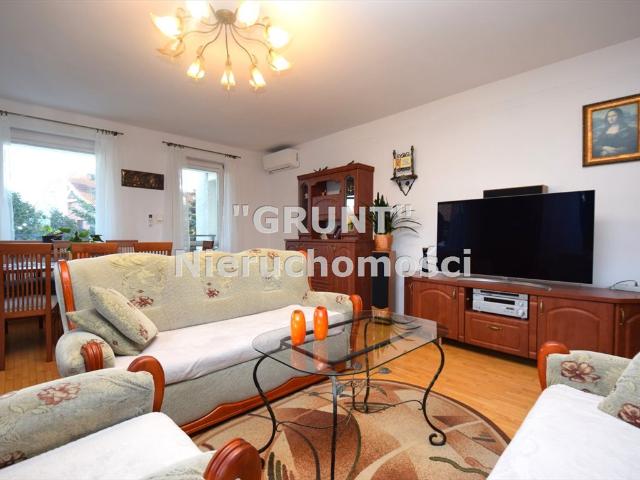 Sprzedam przestronne 3 pokojowe mieszkanie z tarasem 27 m²
