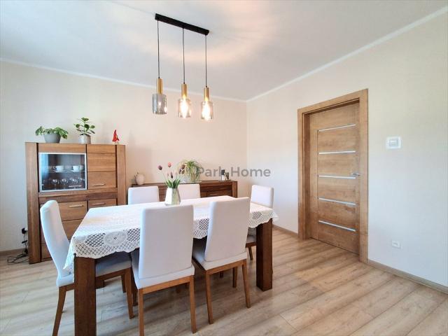 Dom 135 m² z 3 garażami i dużym ogrodem gotowy do wprowadzenia
