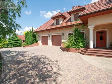 Wyjątkowy dom 338 m2 z nowoczesnym wyposażeniem i ogrodem