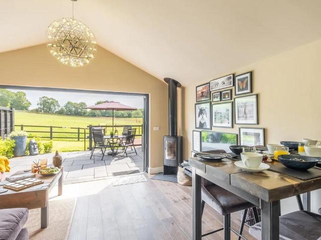 Wykehurst Lane, Ewhurst, GU6 2 bed detached house to rent £2,500 pcm £577 pw