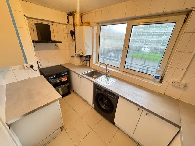 Wyllen Close, London E1, 2 bed flat to rent, £2,500 pcm | PrimeLocation
