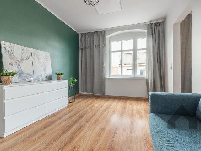 Wyposażone, dwupokojowe mieszkanie w centrum Mysłowic do wynajęcia | Spacer 3D