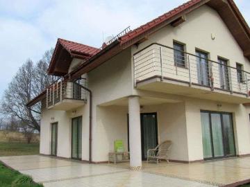 Przestronny dom 190 m2 na 3 ha z sadami i garażami