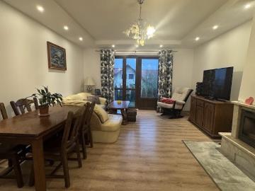 Przestronny dom 107 m² z kominkiem i garażem w Wysokiej Głogowskiej