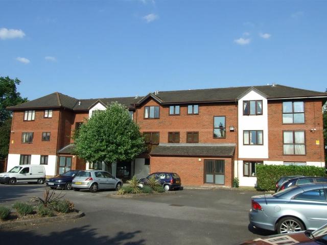 Wyvern Place, Addlestone KT15, 1 bed flat to rent, £1,200 pcm | PrimeLocation