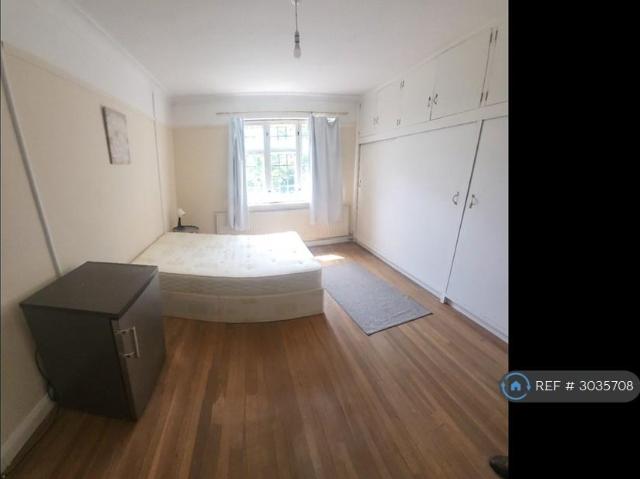 Wyvern Road, Purley, CR8 1 bed in a flat share to rent £695 pcm £160 pw