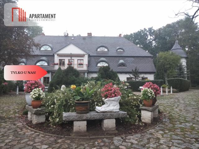 Urokliwy dworek z parkiem i stawami na wynajem
