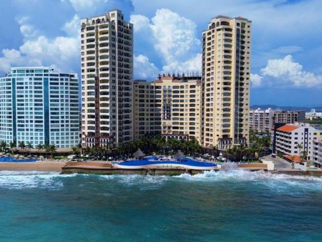 🌊  Exclusividad Frente al Mar: Condominio en Venta en Las Gavias Grand