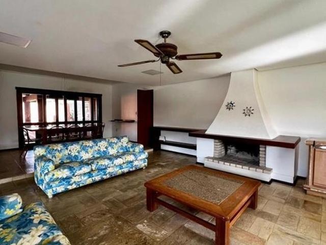 🏡  Casa Exclusiva com 2 Terrenos no Centro de Imbé – Próxima ao Lago Braço Morto!